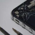 4 signs your cell phone needs to be repaired or replaced