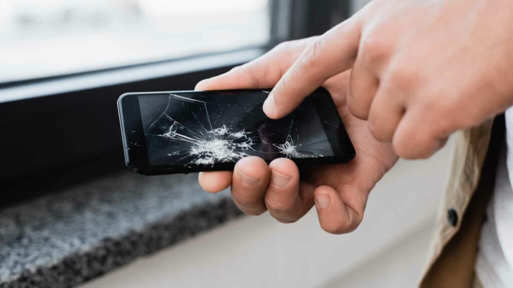 the risks of neglecting a cracked samsung screen time to take action